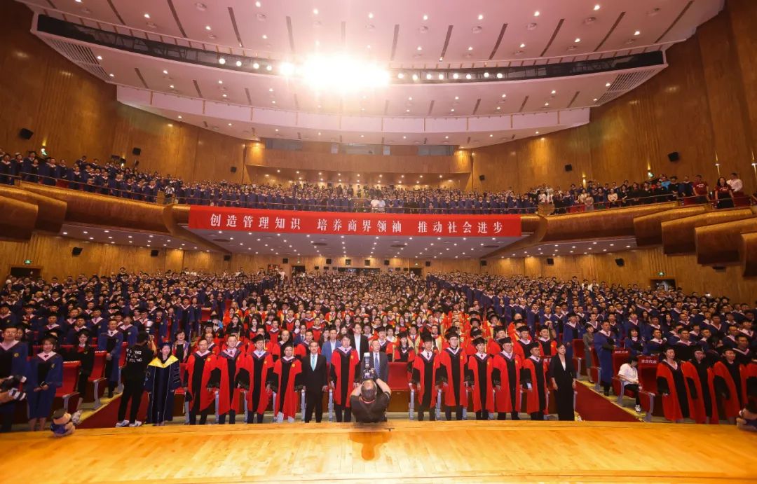 向光而行，奔赴下一程山海｜北大ONE游戏官网2023年毕业典礼进行